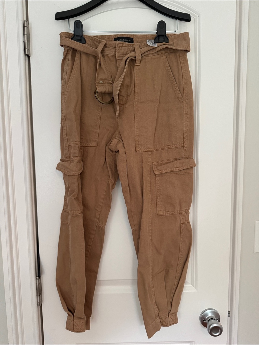 Banana Republic Women’s Khaki Belted Cargo Pants
